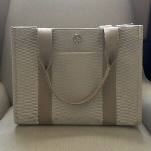 Lululemon Two-Tone Canvas Tote Bag 10L/Light Ivory